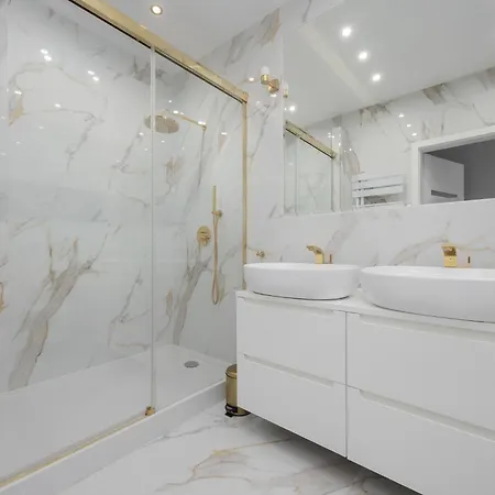 Teodorowicza Elegant With Parking In By Renters Apartamento