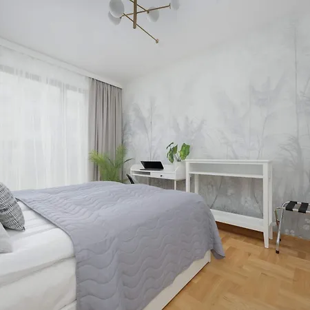 Teodorowicza Elegant With Parking In By Renters Apartamento