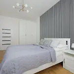 Teodorowicza Elegant With Parking In By Renters Апартаменты Варшава