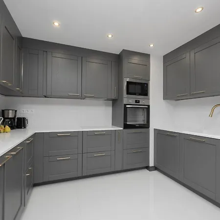 Teodorowicza Elegant With Parking In By Renters * Warschau