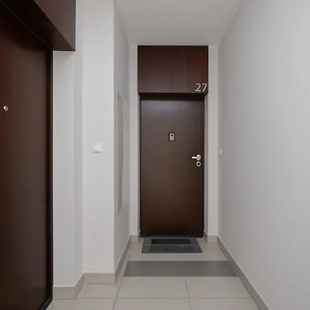 Teodorowicza Elegant With Parking In By Renters 华沙