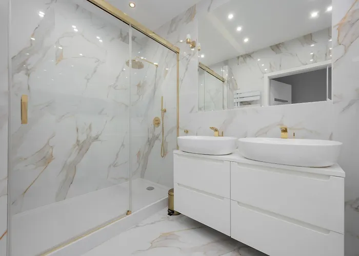 Teodorowicza Elegant With Parking In By Renters Διαμέρισμα