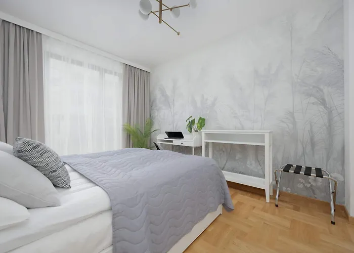 Teodorowicza Elegant With Parking In By Renters アパート