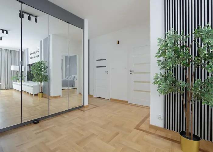 Teodorowicza Elegant With Parking In By Renters ワルシャワ