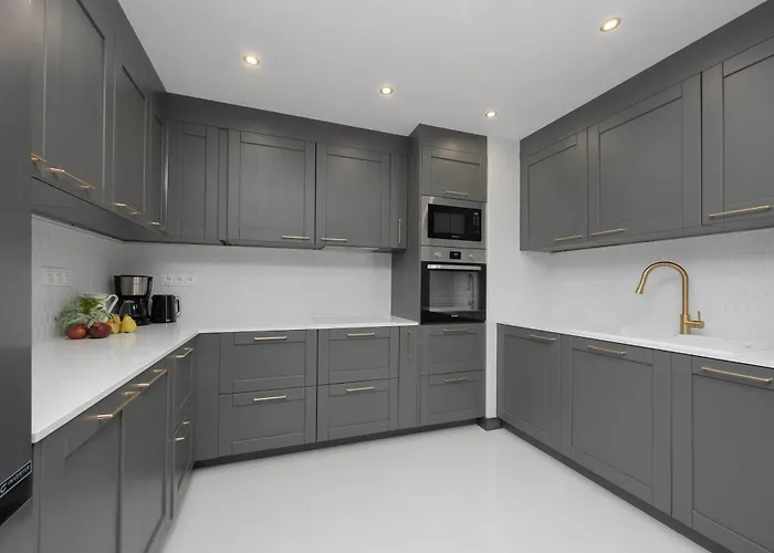 Teodorowicza Elegant With Parking In By Renters * ワルシャワ